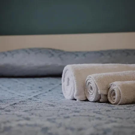 Apartment Railroad-house Patti